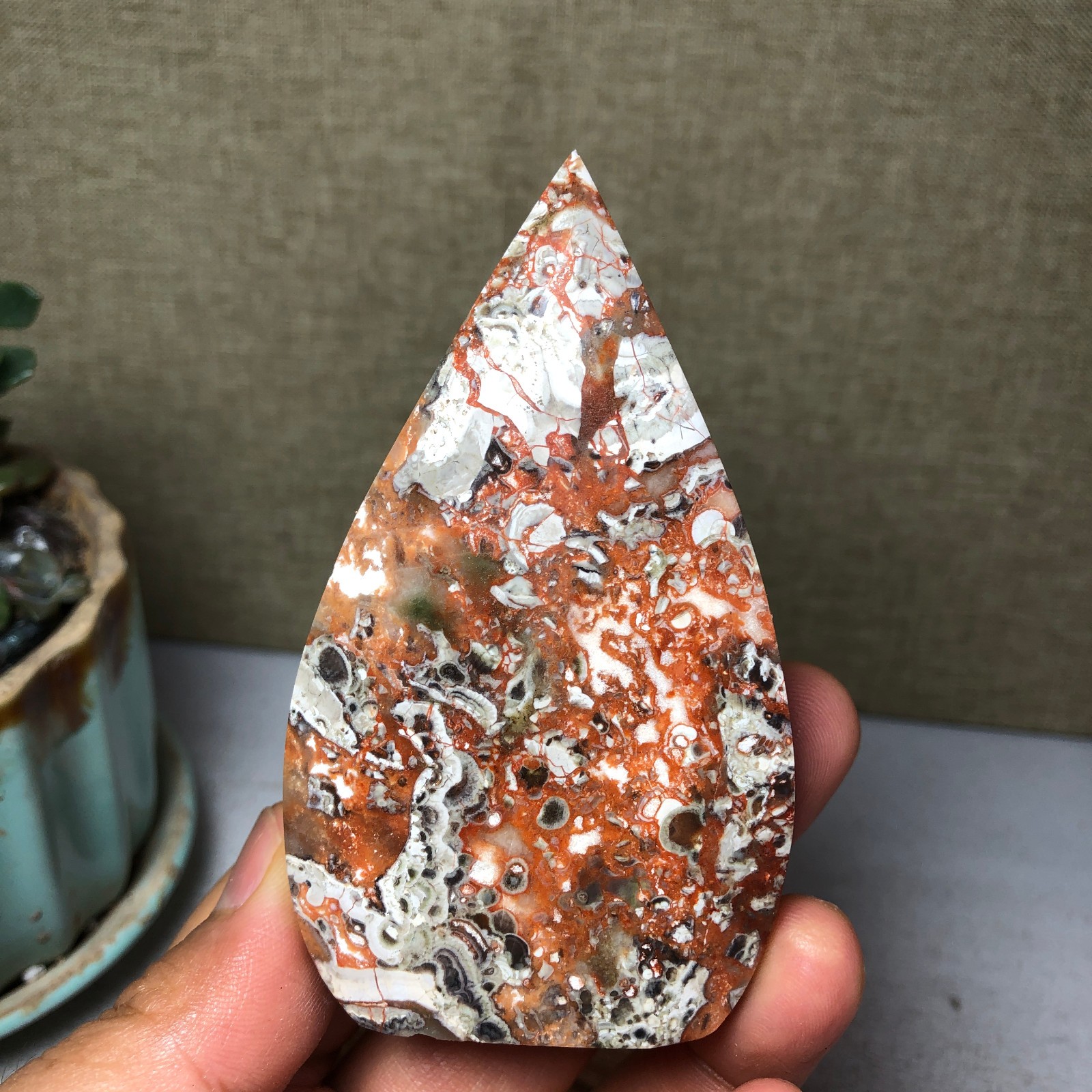 Natural l Indonesian Bloodstone agate point leaf Crystal specimens 105g A4924