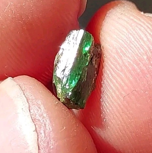 RARE GLOWING GEM DT EMERALD FROM ETHIOPIA