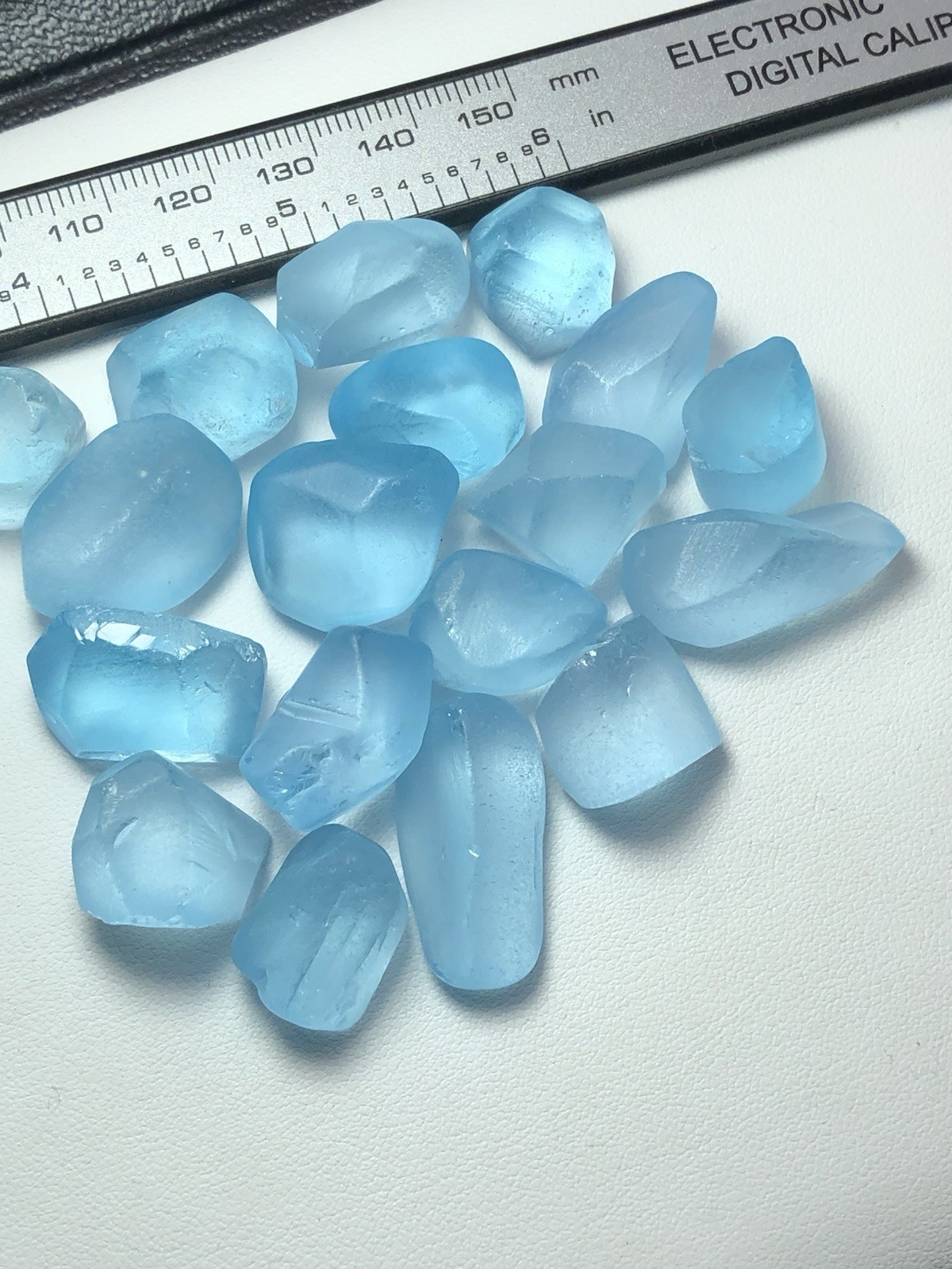 101 Grams/18 Piece / Facet Rough Grade Swiss Blue Topaz From Brazil.Loupe Clean