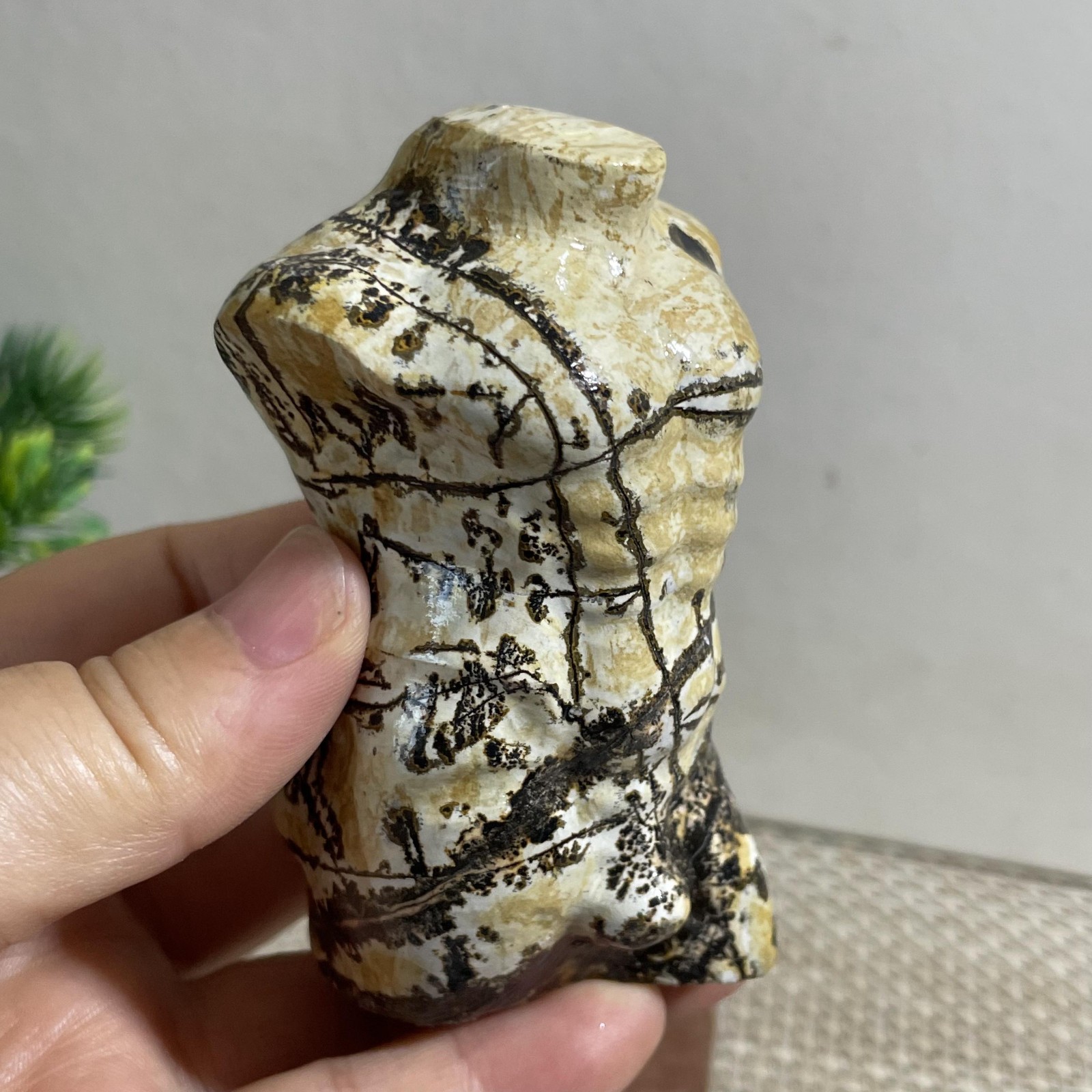 206g Rare natural Chinese painting hand carved male model
