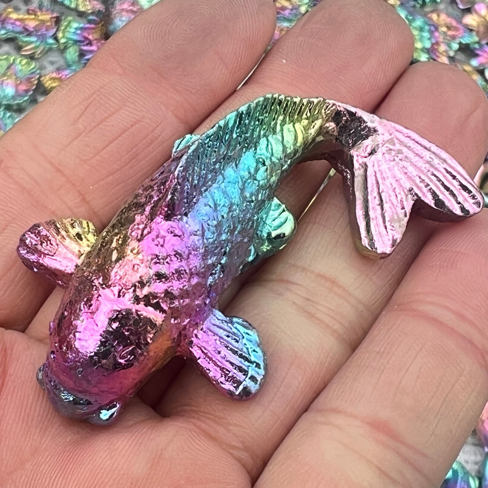 2 ” Natural Bismuth Quartz Hand Carved Fish Crystal Healing Reiki 1pc