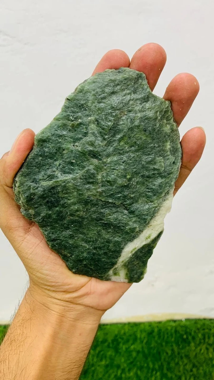 Natural Raw Nephrite Jade Specimen 290g Green Jade Rough Stone From Afghanistan