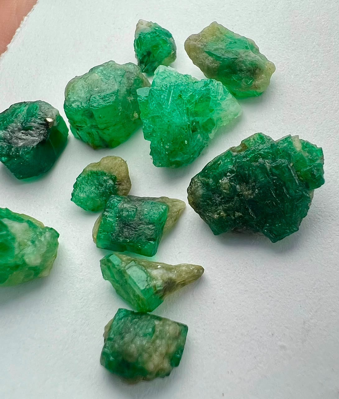 24 CT, lLott!! Natural Top Green Emerald Crystals 11 Peices From Swat Pakistan
