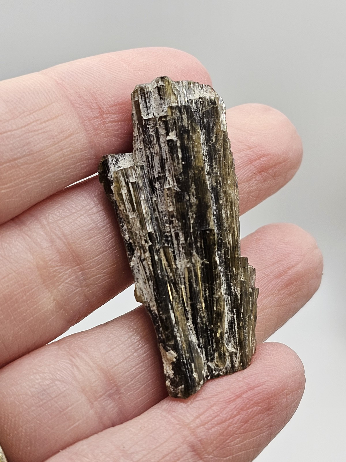 Mini Epidote Bunch Cluster Green crystal Epidot grounding 9g 4cm X 2cm Pakistan