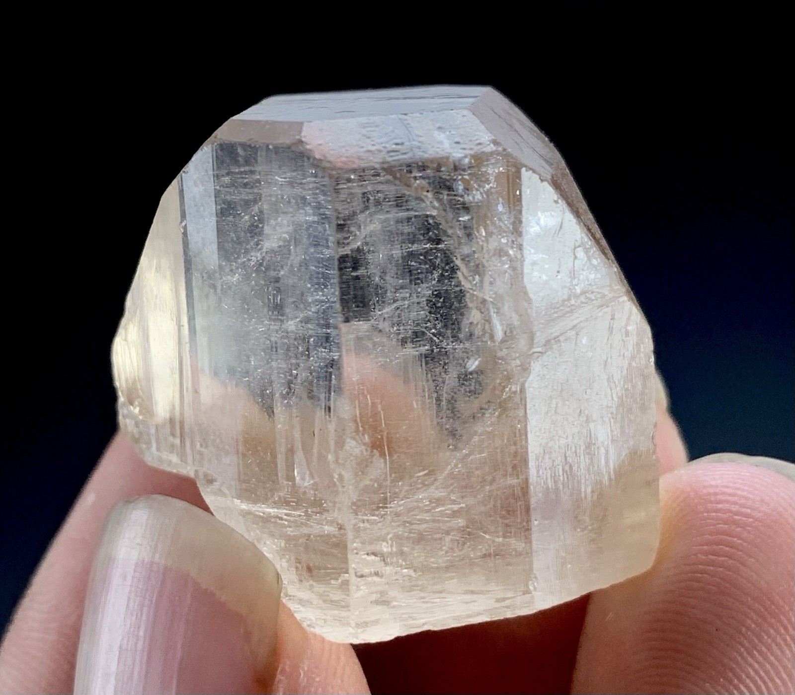 138 Cts Genuine Natural Topaz Crystal from Pakistan Rare Quality 24x17x18 mm.