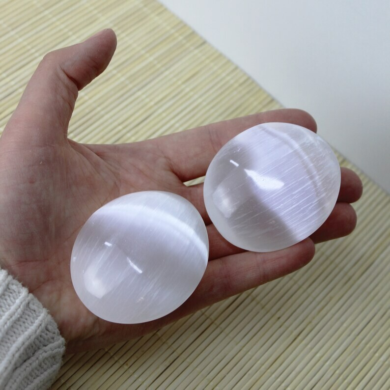5-6CM Natural Selenite Tumbled Stone Healing Crystal Pocket Palm Stone Gift 1pcs