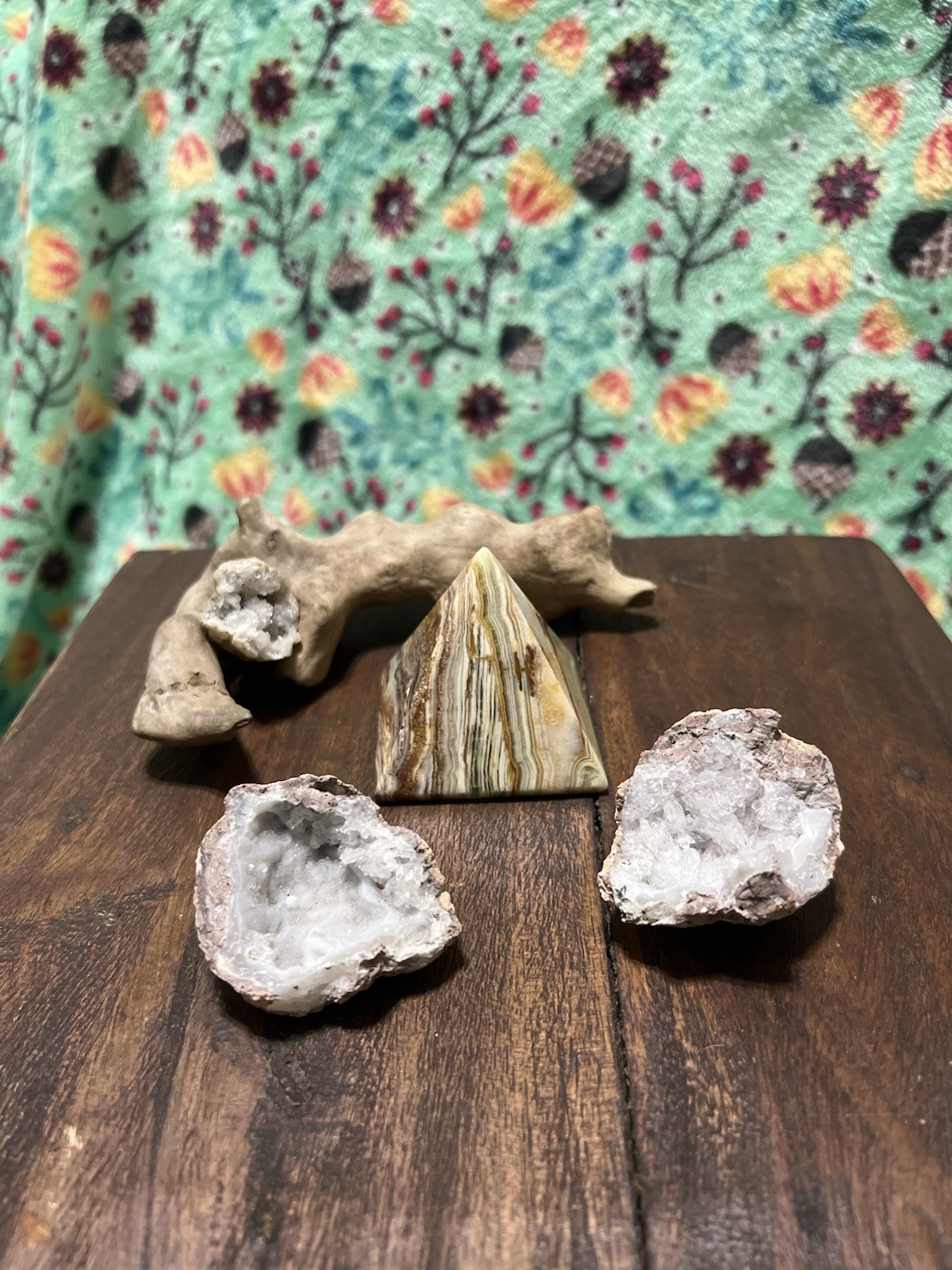 Crystal Geode Driftwood Decor Set Natural Onyx Stone Pyramid