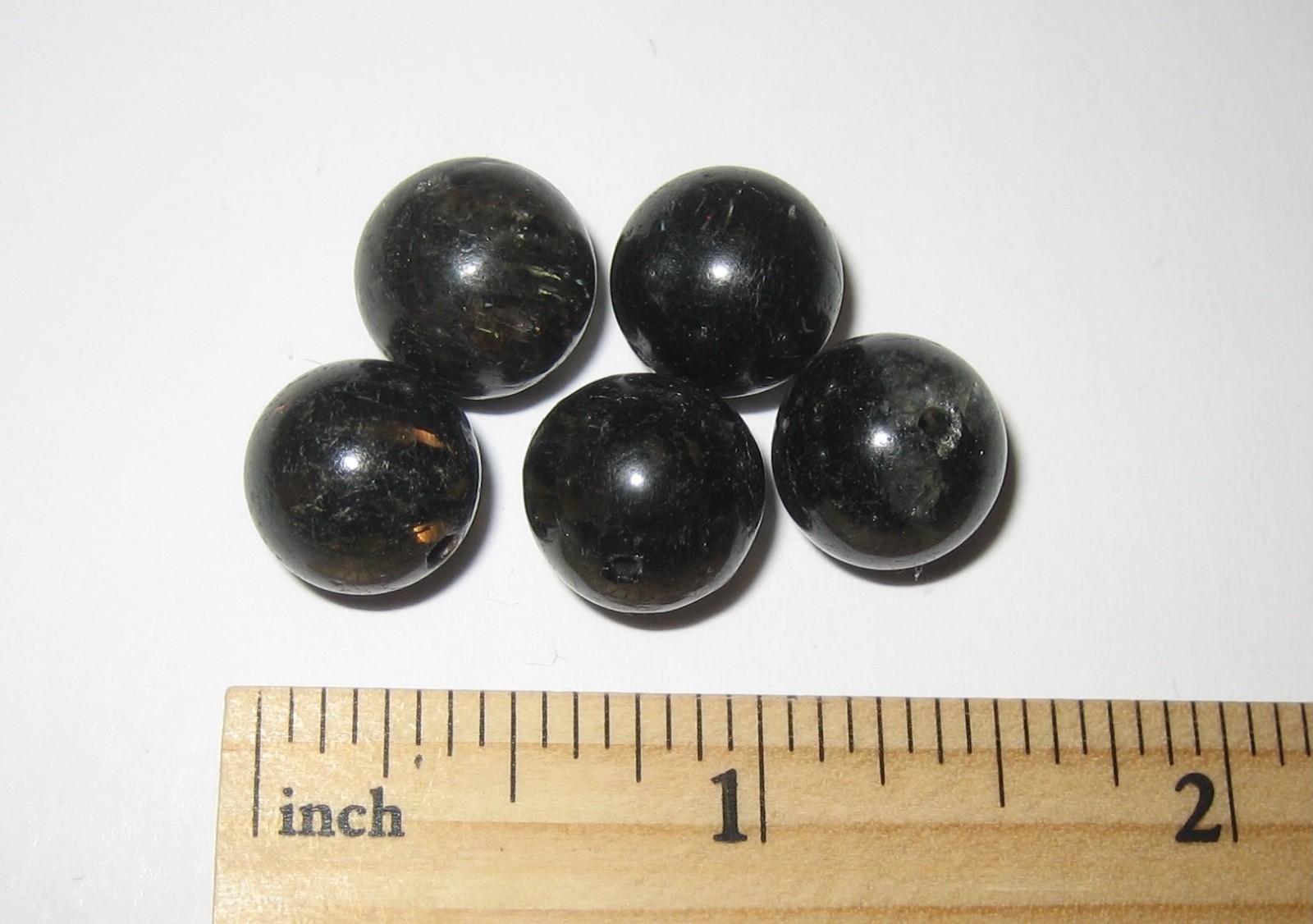 5 POLISHED 12mm AUTHENTIC NUUMMITE STONE MINERAL DRILLED BEADS GREENLAND 14g *2