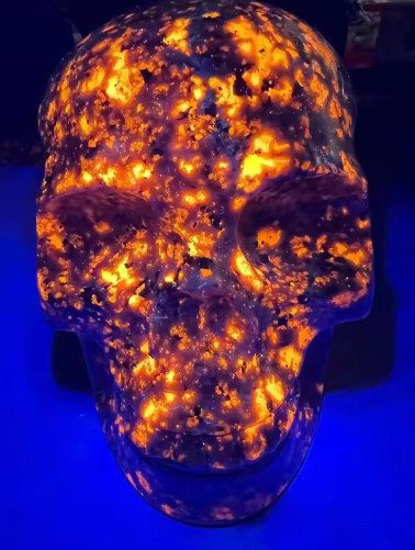 Natural Yooperlite Skull Head Carving Flame Quartz UV Reactive Reiki Home Decor
