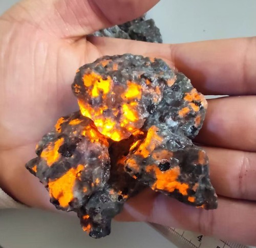 1 PC Raw Rough Emberlite UV Reactive Glow Yooperlite Rock Chunks Energy Gift DIY