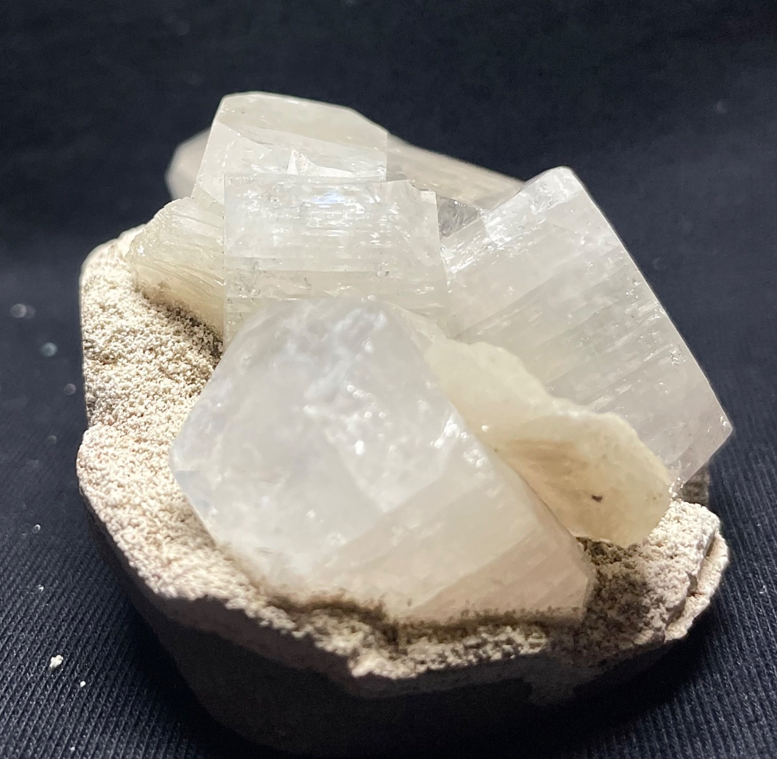NATURAL APOPLLITE QUARTZ WITH UNIQUE TEXTURE NATURAL STUNNING STONE