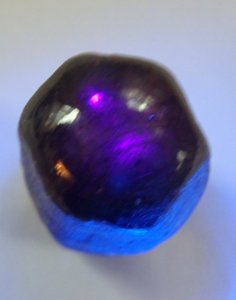 Crystal Natural Star Corundum Ruby Sapphire Dogtooth 27.8 grams India UV