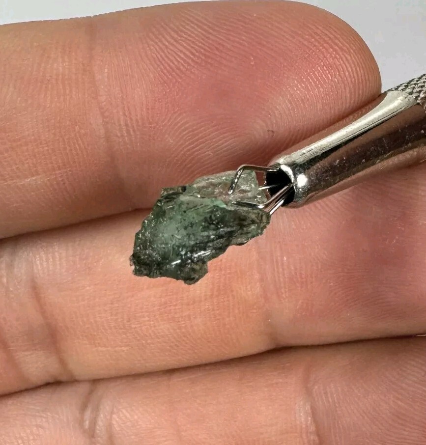 NATURAL EMERALD CRYSTAL GOOD QUALITY FROM MUZO COLOMBIA 2.40 Ct.