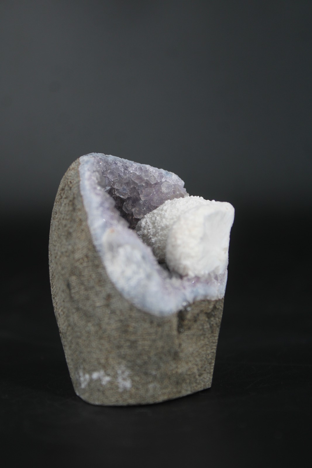 Natural Amethyst Geode Stilbite 160g Purple Crystal 6x4cm