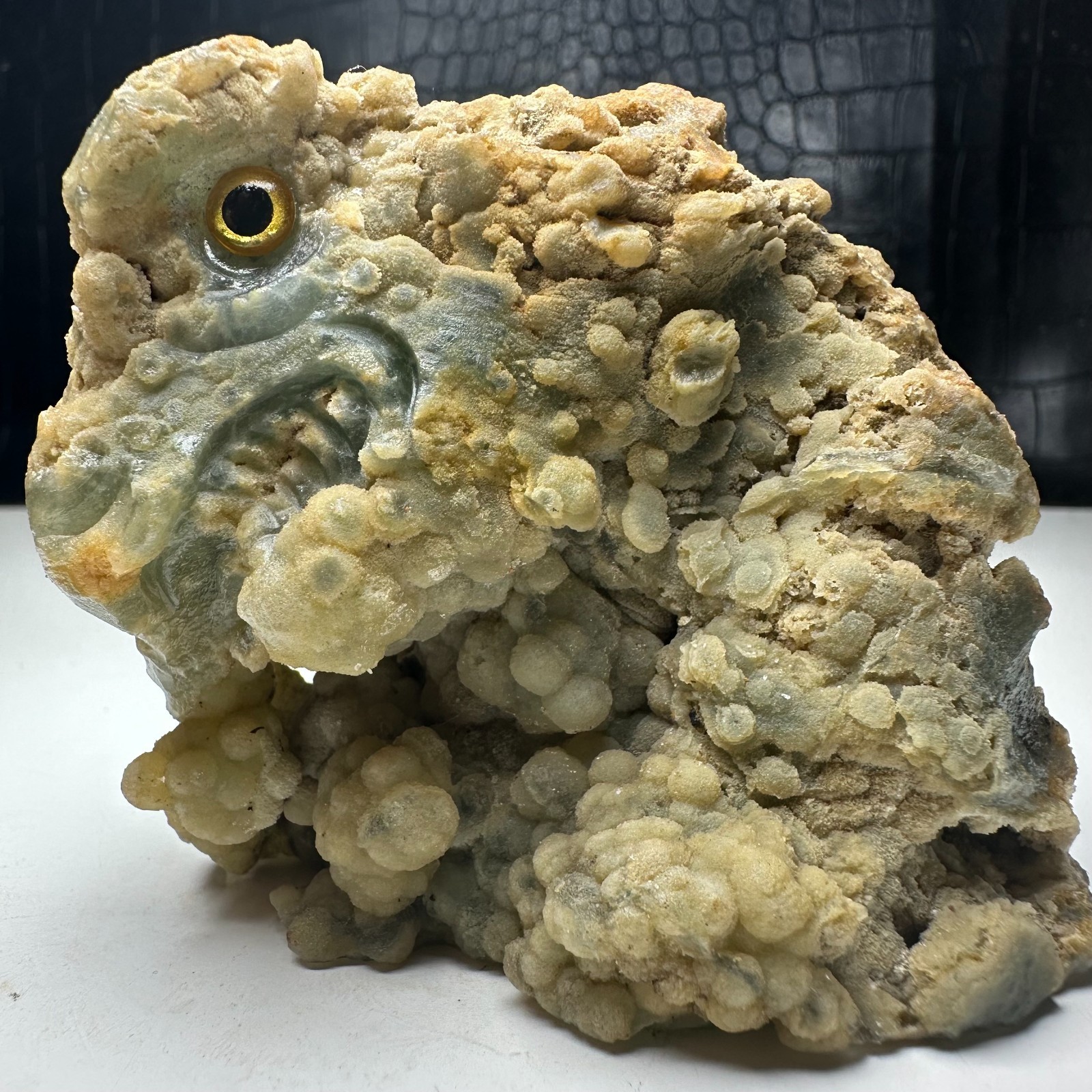 Natural Crystal Mineral Specimen.GRAPE Agate.Hand-carved tyrannosaurus.Statue.BU