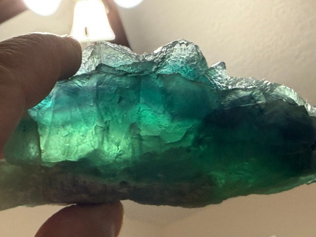 BEAUTIFUL ( 1 LB. 2 OZ) TRANSILLUMINATING GREEN FLUORITE,ZHEJIANG,CHINA