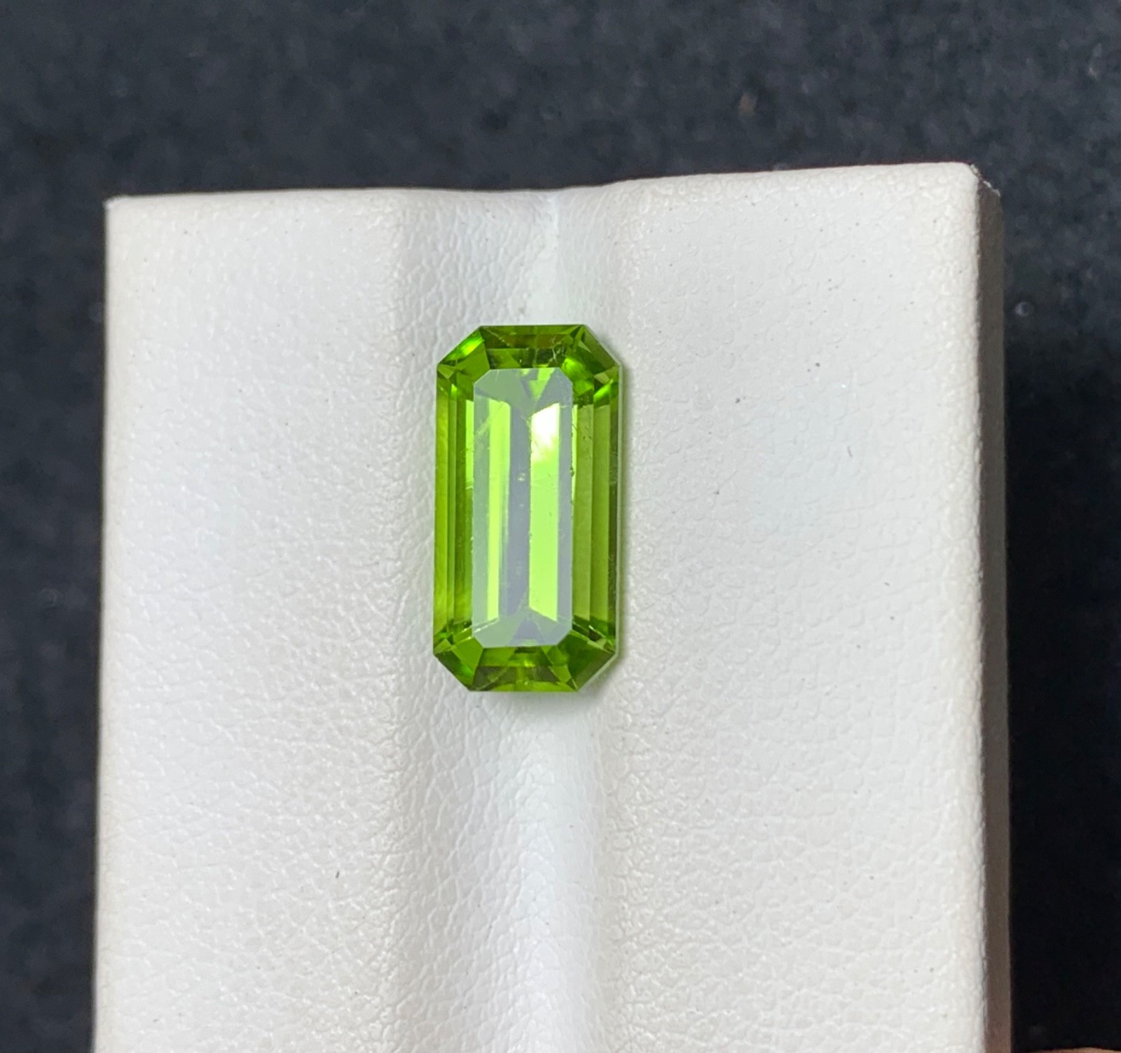 4.65 Cts Natural Faceted Peridot(eye clean) Gemstone from Pakistan.