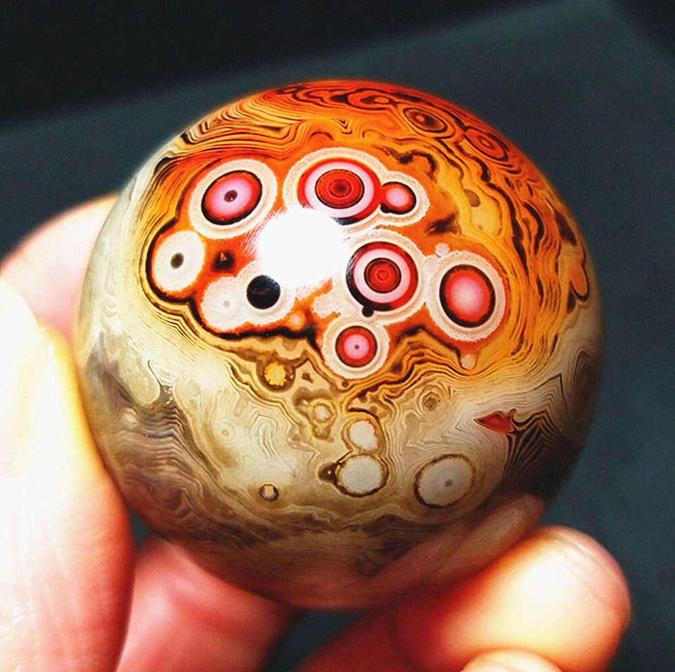 TOP 77.3G 37mm Natural Polished Silk Banded Lace Agate BALL Madagascar A1214