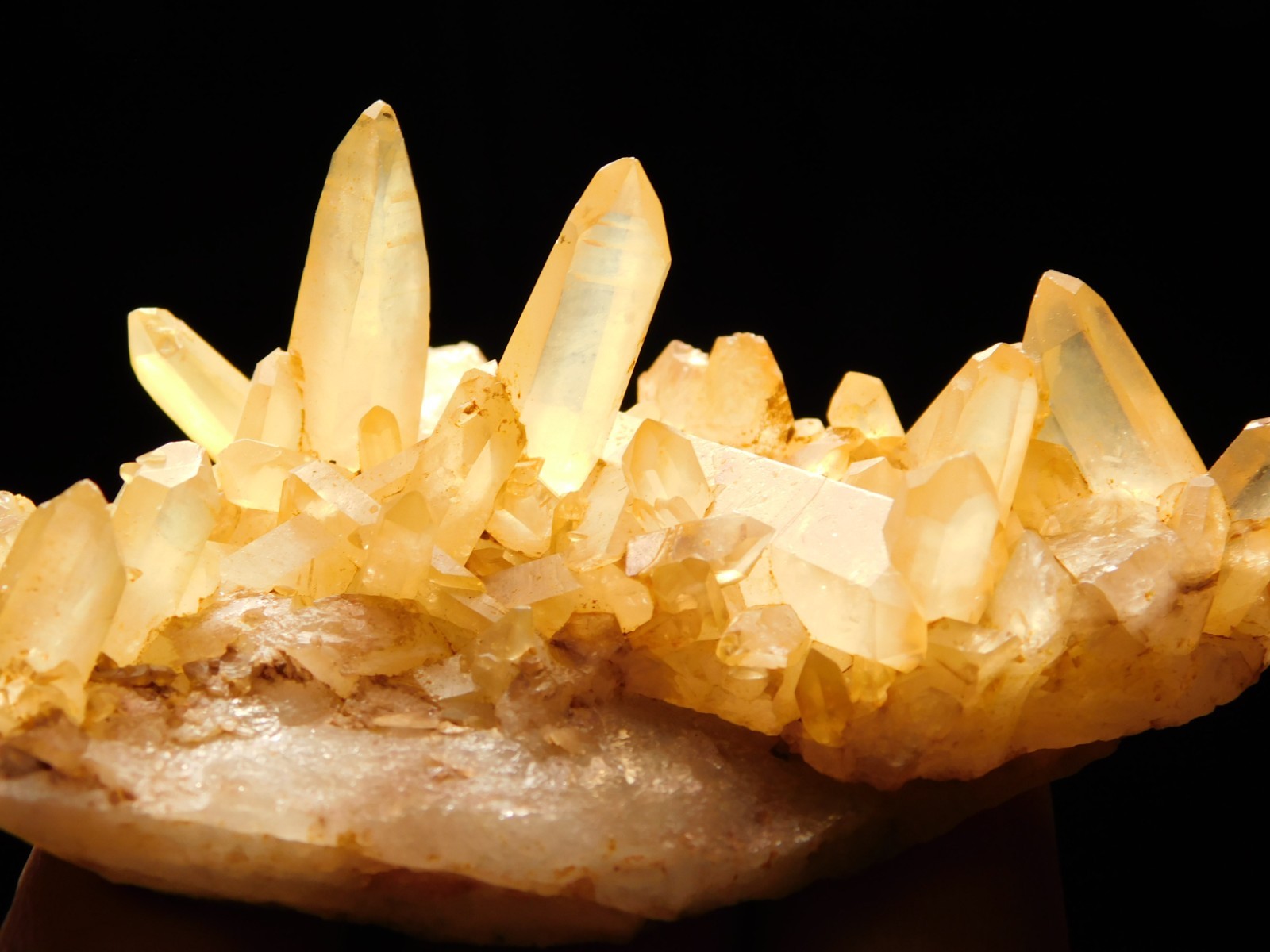 GOLDEN Healer Quartz Crystal Cluster 100% Natural Brazil 81.0gr
