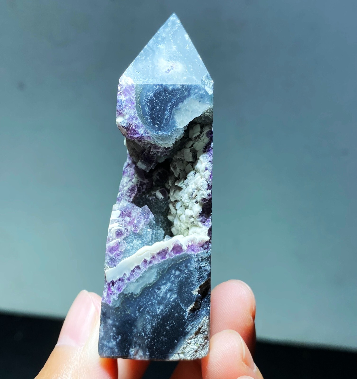Natural Purple Fluorite Agate Crystal Point Healing Glow Under UV Light C644