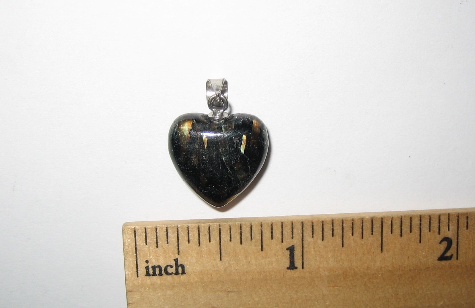 15mm RARE! POLISHED NATURAL AUTHENTIC NUUMMITE STONE HEART PENDANT GREENLAND *2