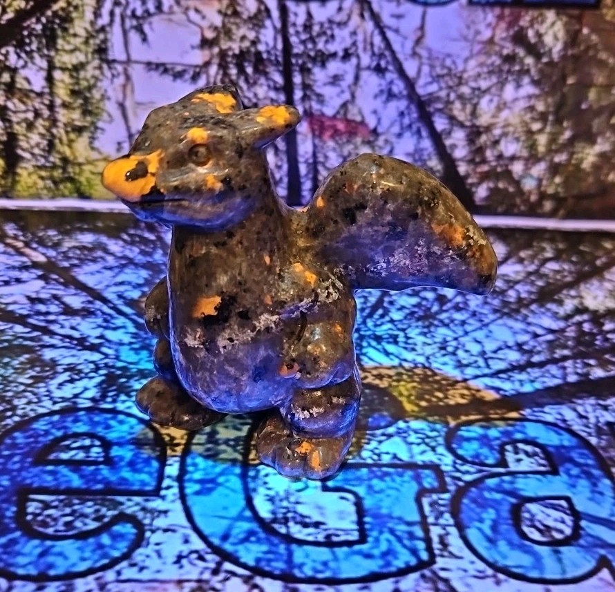 Pokémon Yooperlite Charizard UV Reactive 3.5 x 4 Inch Hand Carved Statue RARE