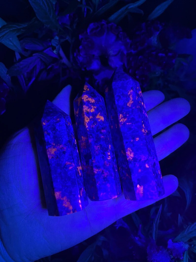 Yooperlite UV Fluorescent Glowing Crystal Tower Healing Crystal Rocks Decor Gift