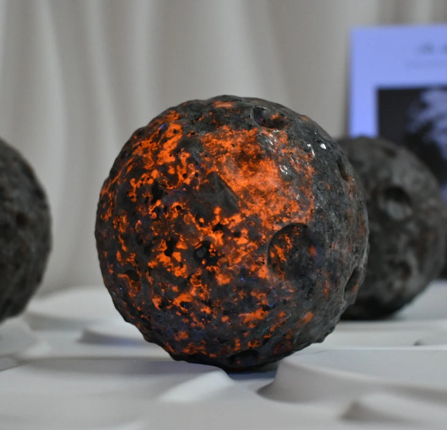 Natural Yooperlite Ball Stone UV Reactive Collector Gift Home Decor