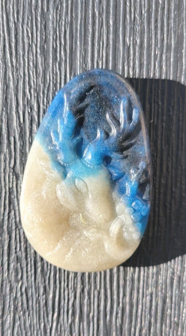 Trolleite Crystal Deer Carving (1) – White, Light Blue, And Dark Blue