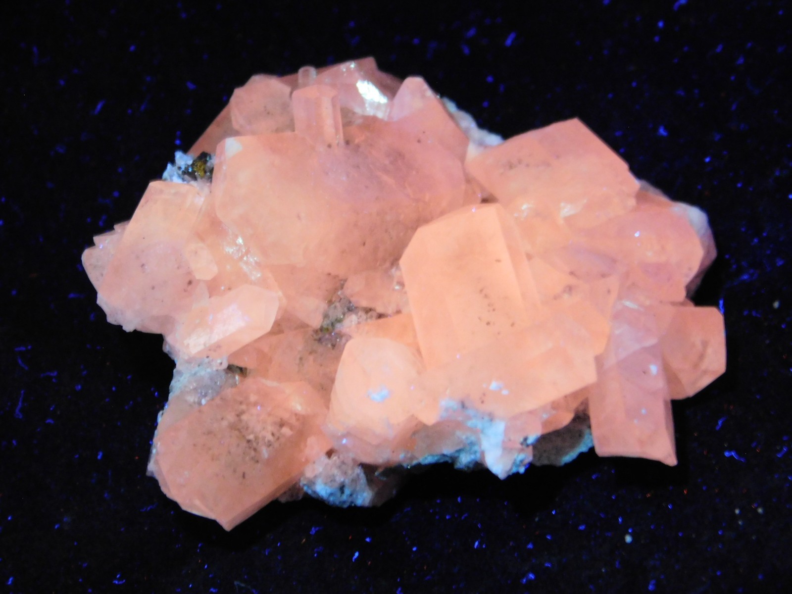 FLUORESCENT Calcite Crystal Cluster on Druzy PYRITE Peru 122gr