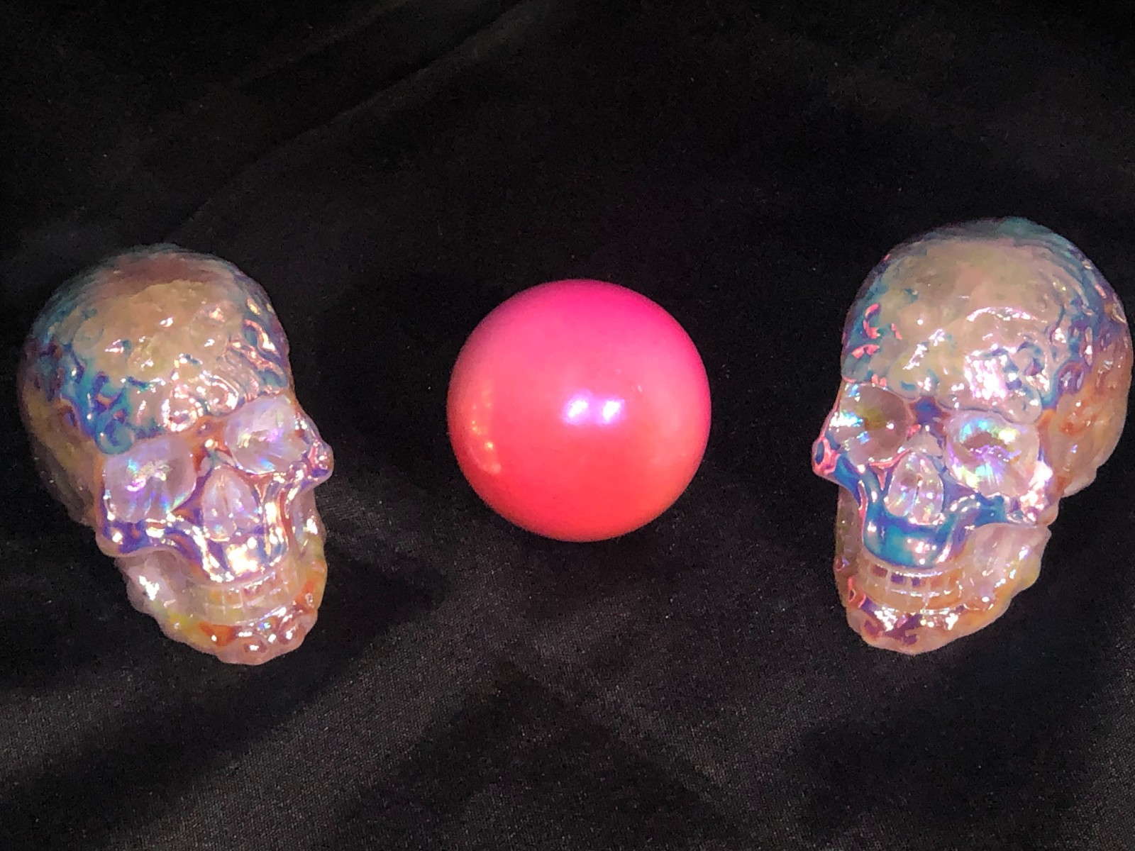 BEAUTIFUL DECOR 2 QUARTZ SKULLS WITH ELECTRO AURA PLATING AND PINK SPHERE