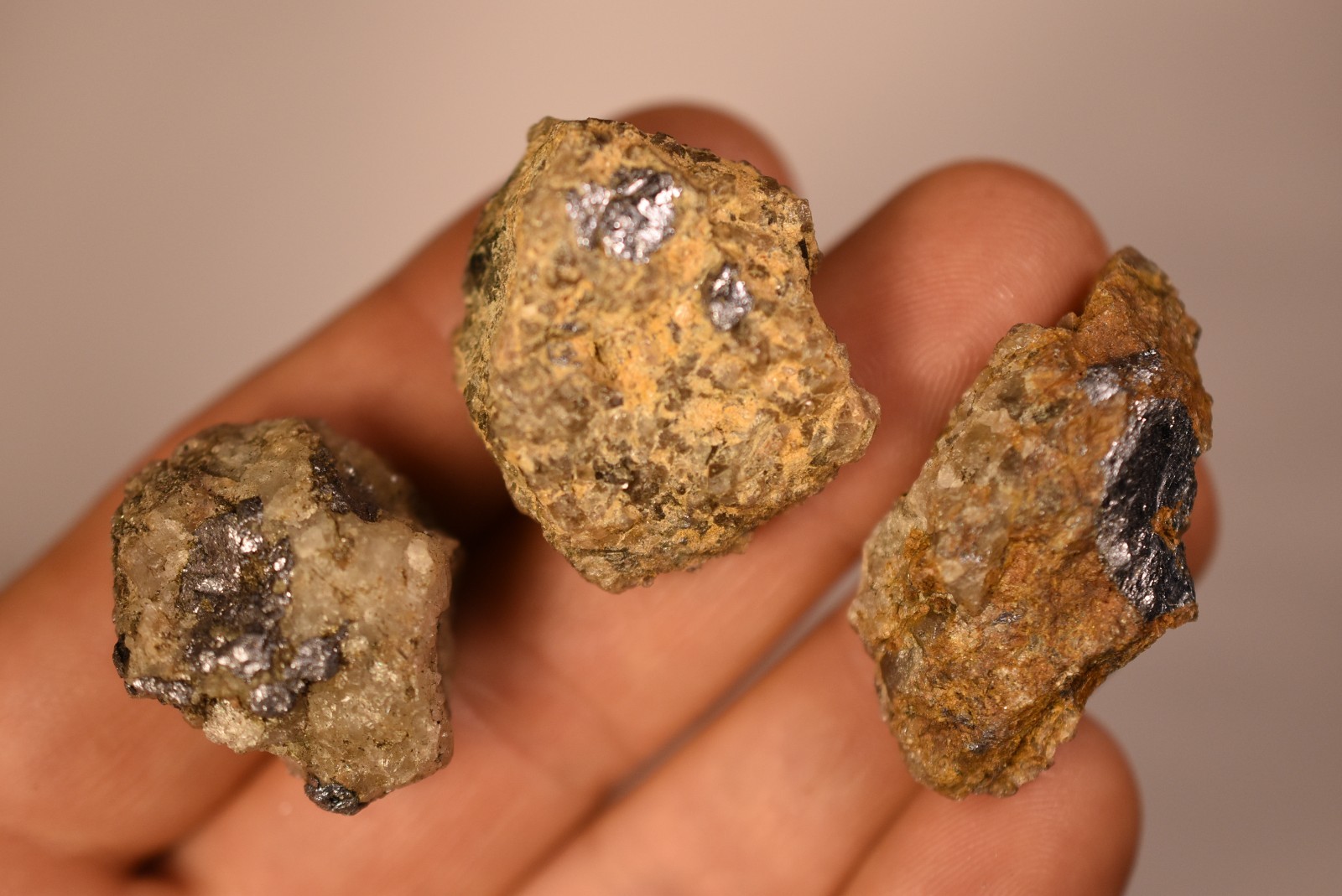 3 *AUSTRALIAN MOLYBDENITE* Specimens 2-4cm 37.5g In Matrix Kingsgate NSW