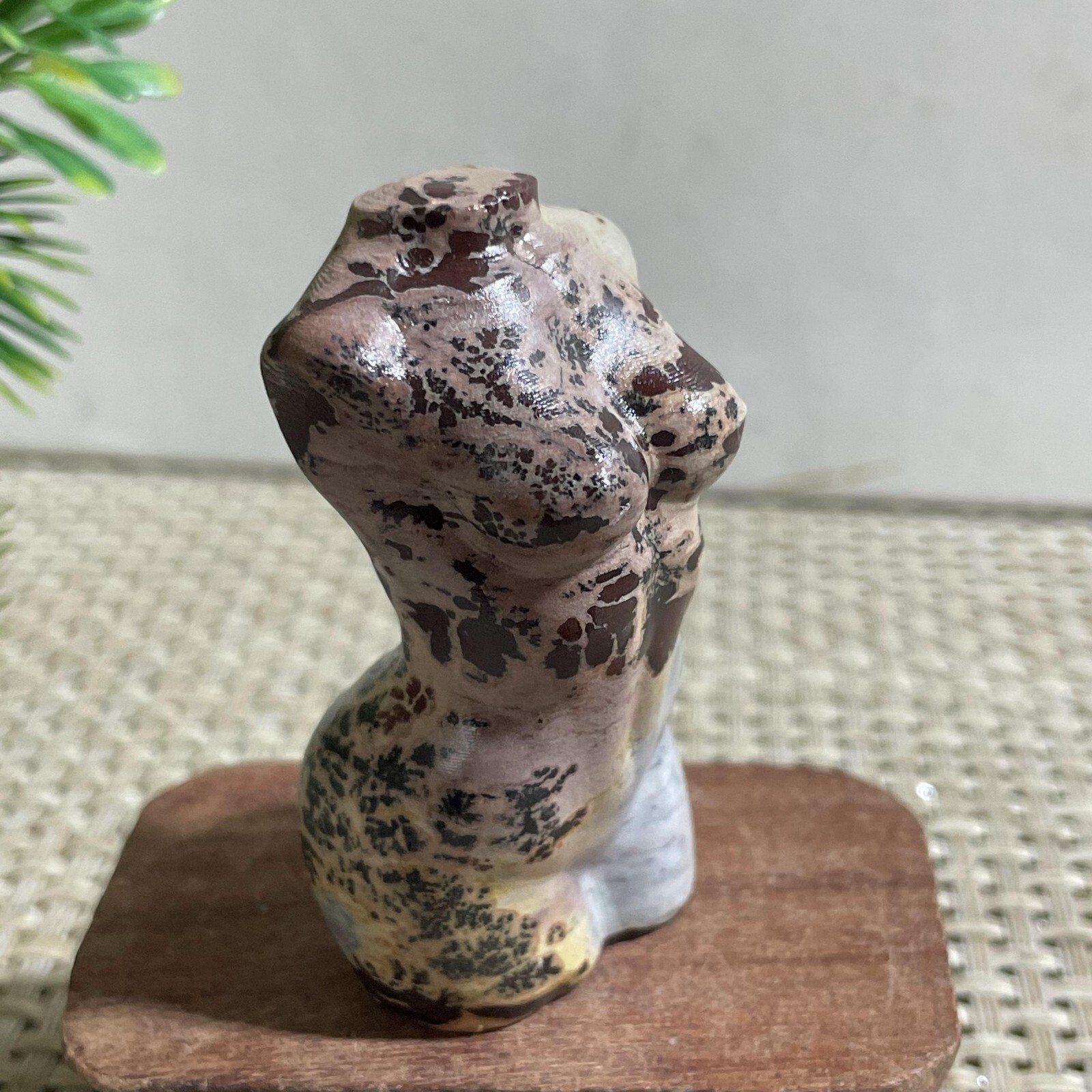 Rare 54G Natural Traditional Chinese PaintingHand Carving Female Model