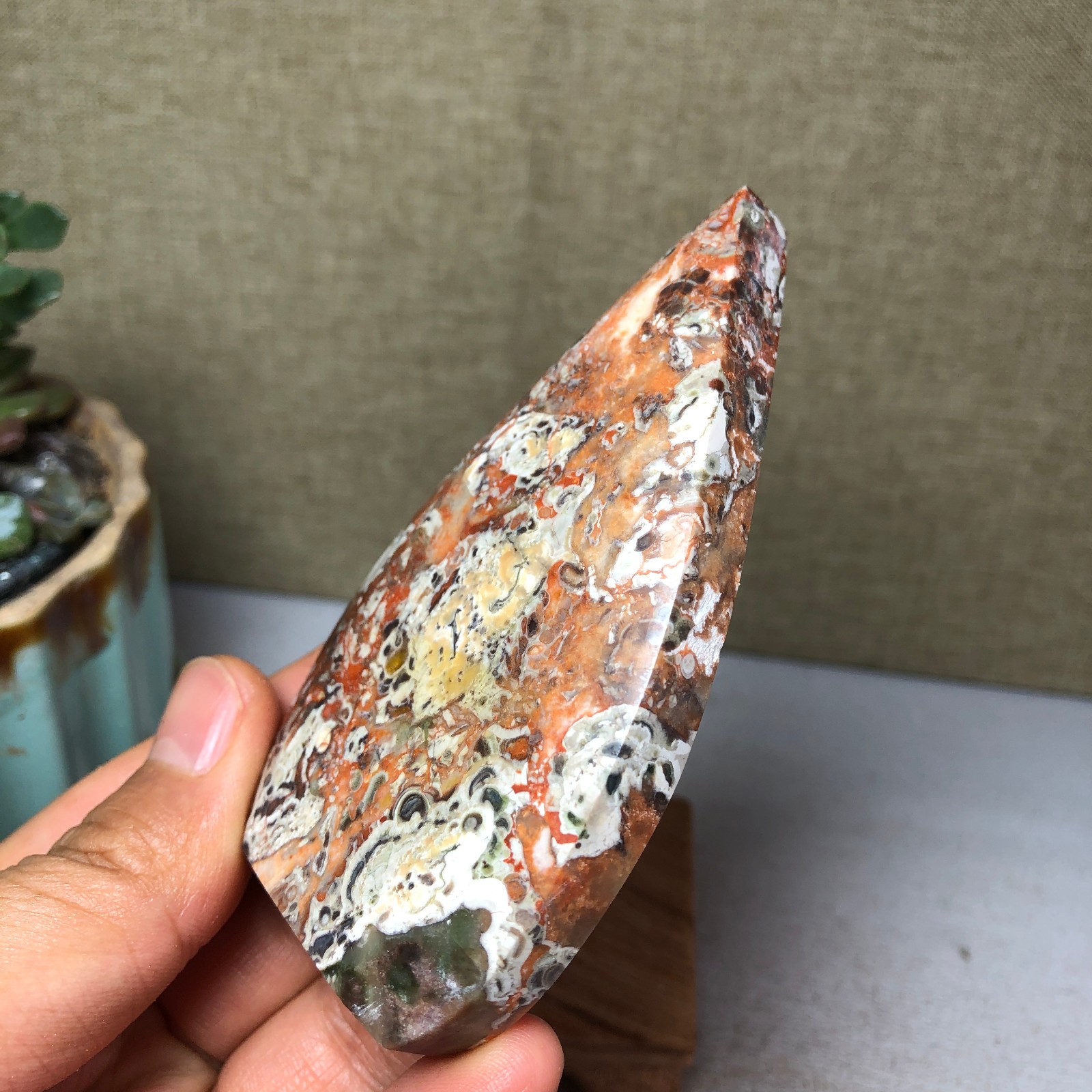 Natural l Indonesian Bloodstone agate point leaf Crystal specimens 105g A4924