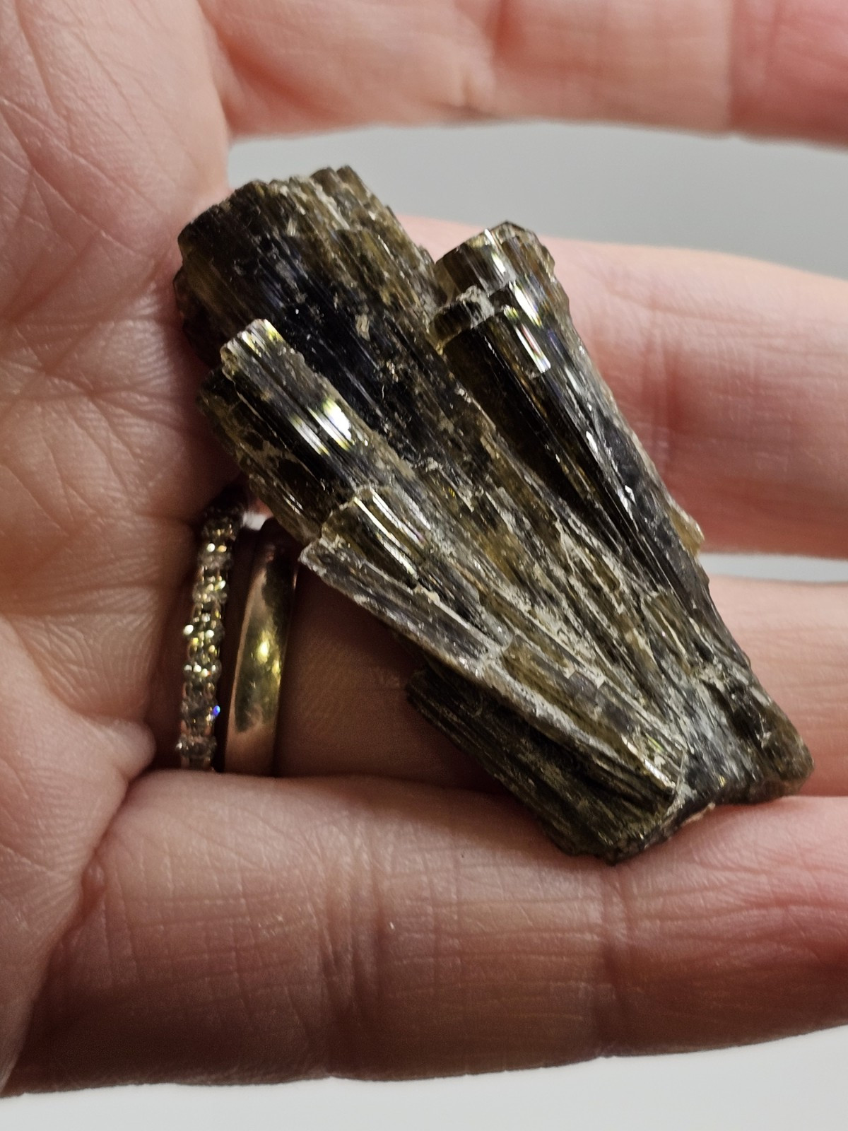 Mini Epidote Bunch Cluster Green crystal Epidot grounding 9g 4cm X 2cm Pakistan