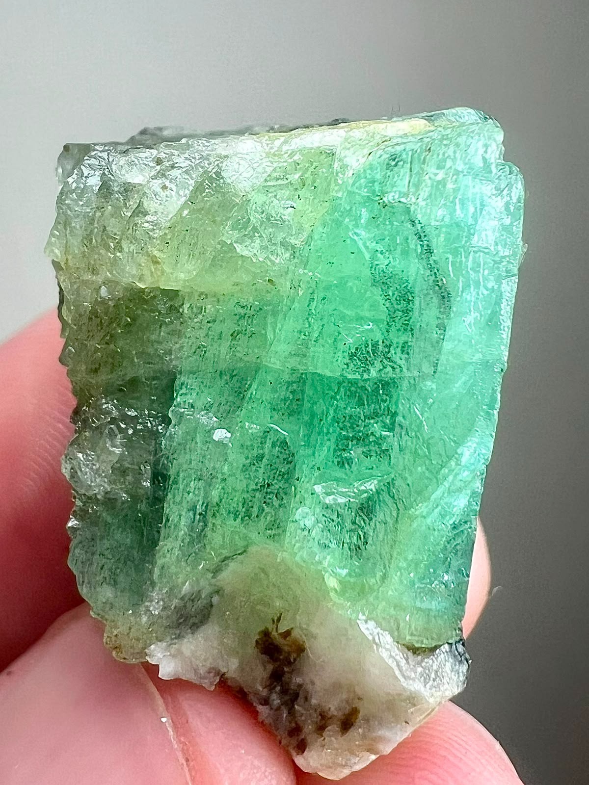 91 CT, Beryl Var! High Quality Natural Emerald Huge Crystal From Kpk Pakistan