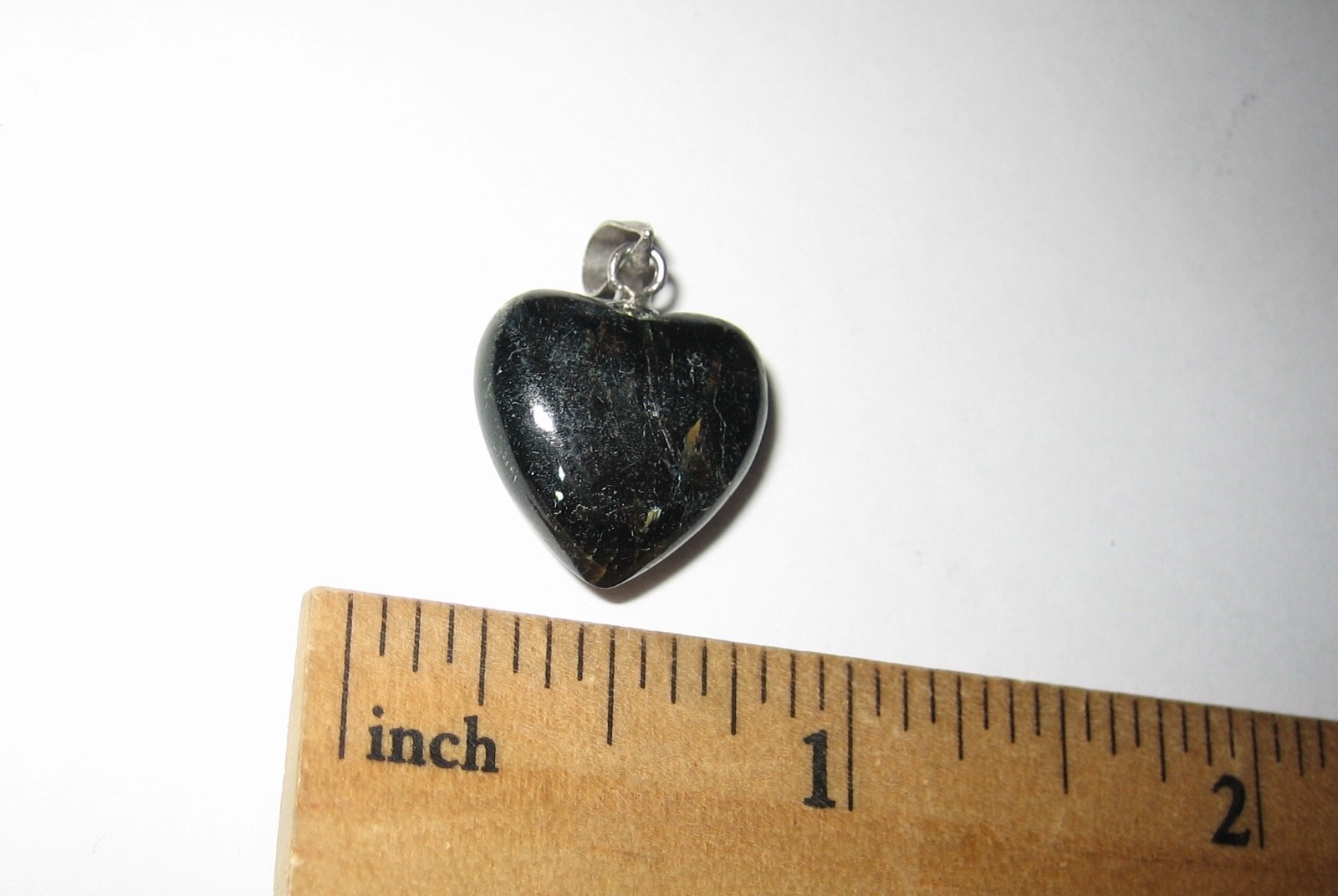 15mm RARE! POLISHED NATURAL AUTHENTIC NUUMMITE STONE HEART PENDANT GREENLAND *2