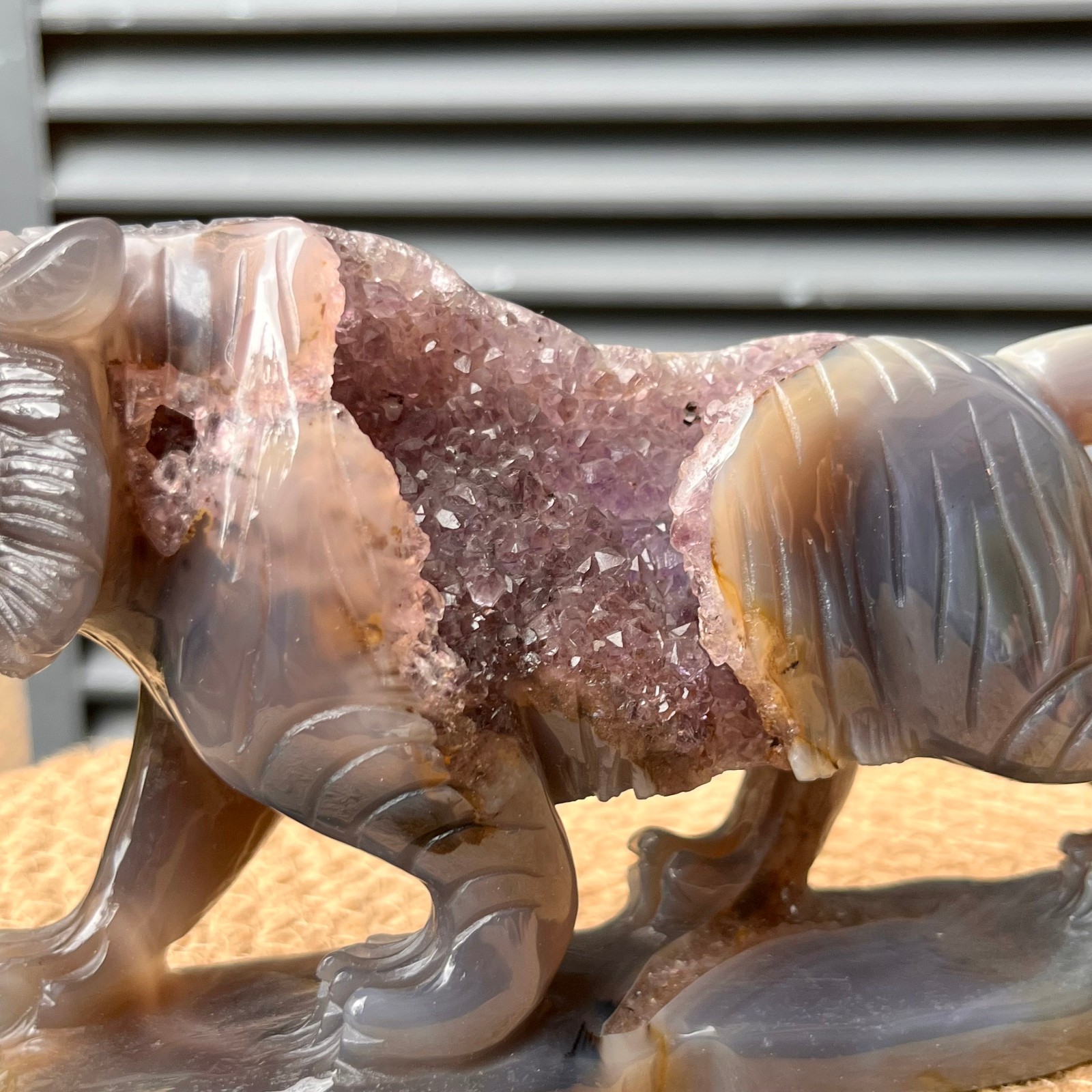 Natural Crystal Tiger Figurine Agate Traditional Stone Art Decor 860 g