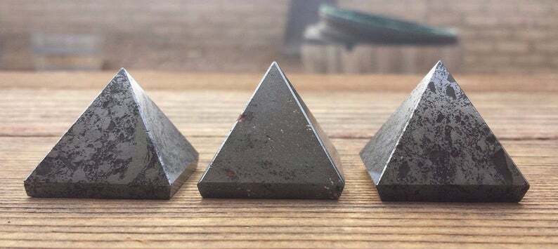 NATURAL HEMATITE MEDIUM GEMSTONE PYRAMID 27-30mm