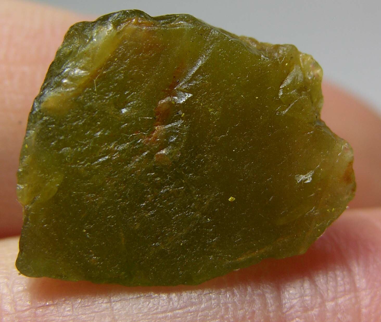 15.40ct Vietnam Dac Lak 100% Natural Rough Peridot Crystal Specimen 18mm 3.10g