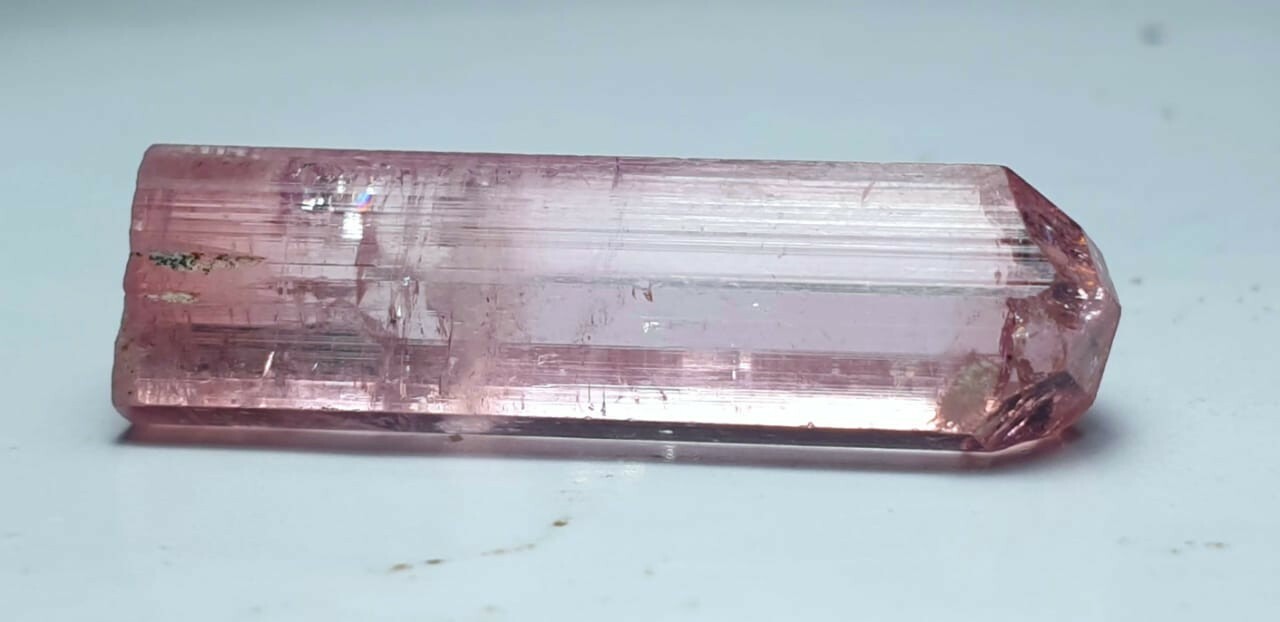 Top quality clean pinkish tourmaline for cutting 65% clean