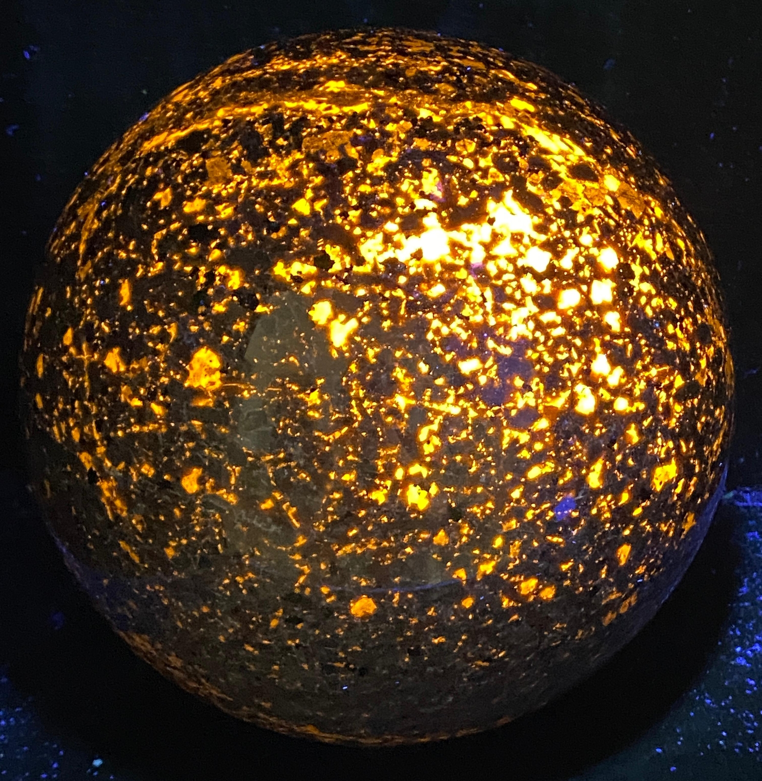 Natural Flame’s stone Sphere crystal ball reiki healing12820G UV Reactivecrystal