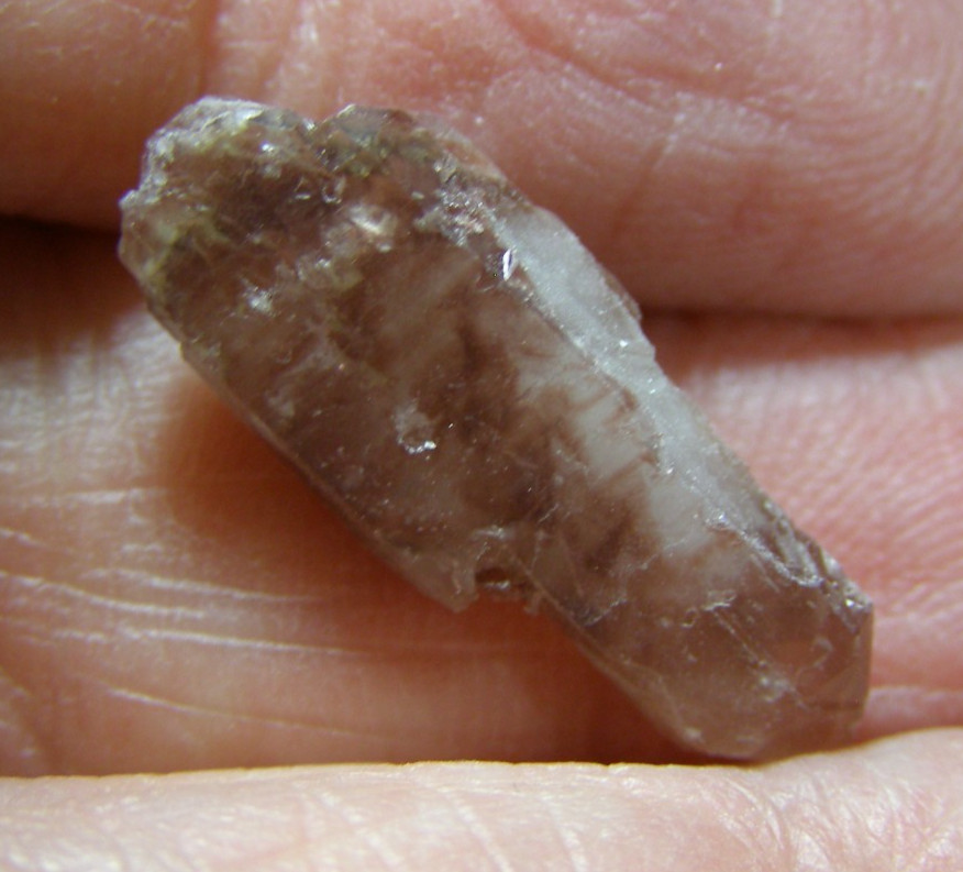 VERY SMALL NATURAL LITHIUM QUARTZ CRYSTAL POINT 2.1 x 0.8 x 0.5 cms 1.10 gm #D