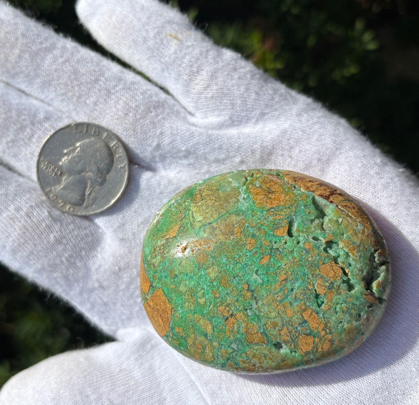 USA SALE 96g GREEN SMITHSONITE TEXTURED PALM STONE PALMSTONE