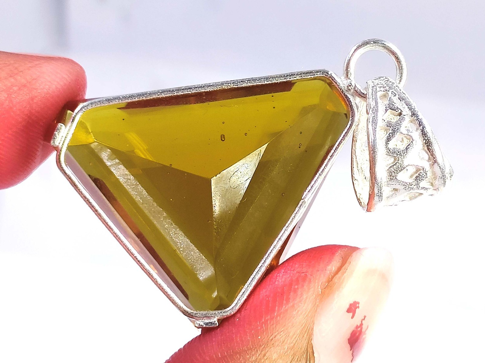 58.65 Ct Natural Alexandrite Trillion Shape Bi-Color 925 Pendant Silver IGL 6MHQ