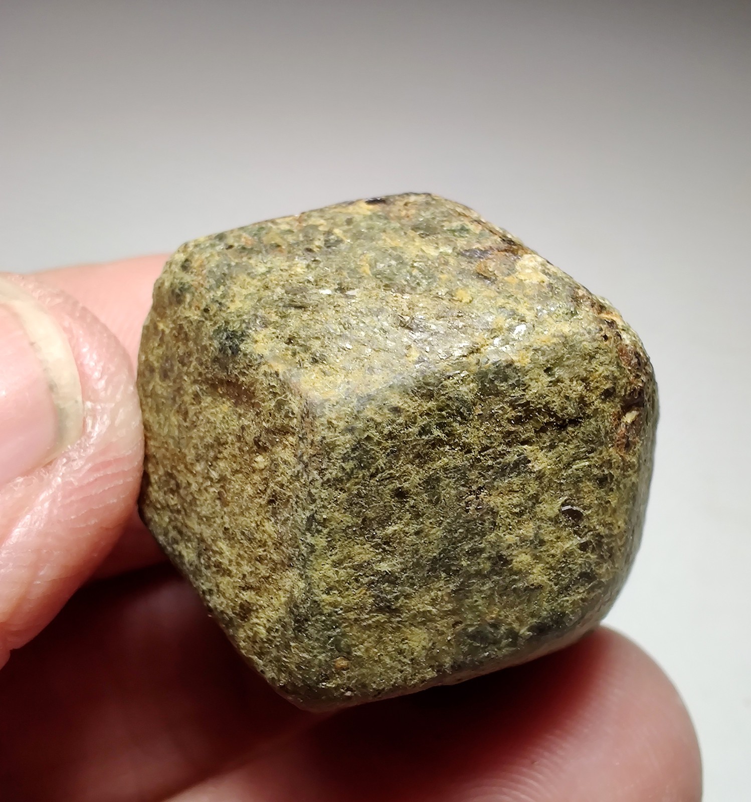 Garnet crystal, excellent form. From North Carolina. 48 grams.