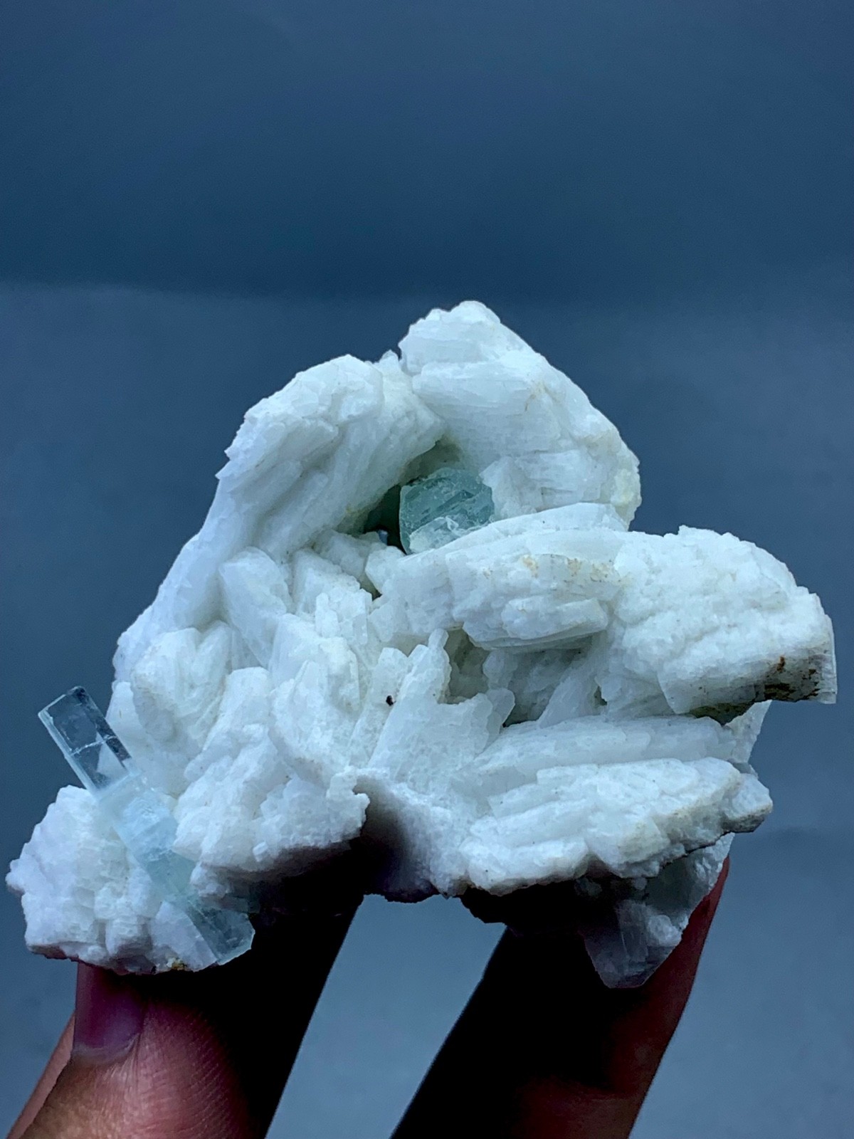 Natural Aesthetic Aquamarine With Feldspar From Pakistan (480 carats)