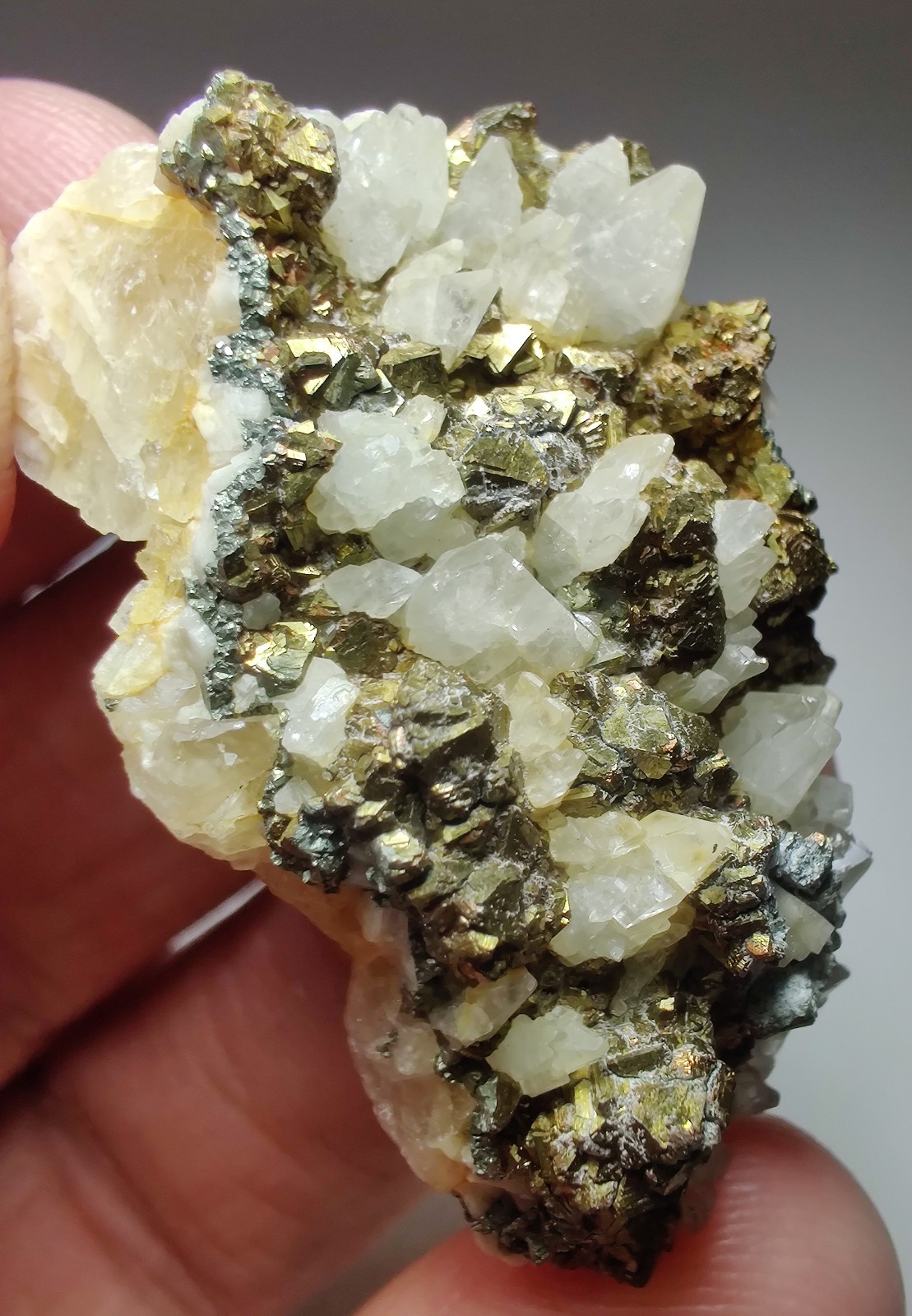 Chalcopyrite and Calcite crystals. Missouri. 26 grams.