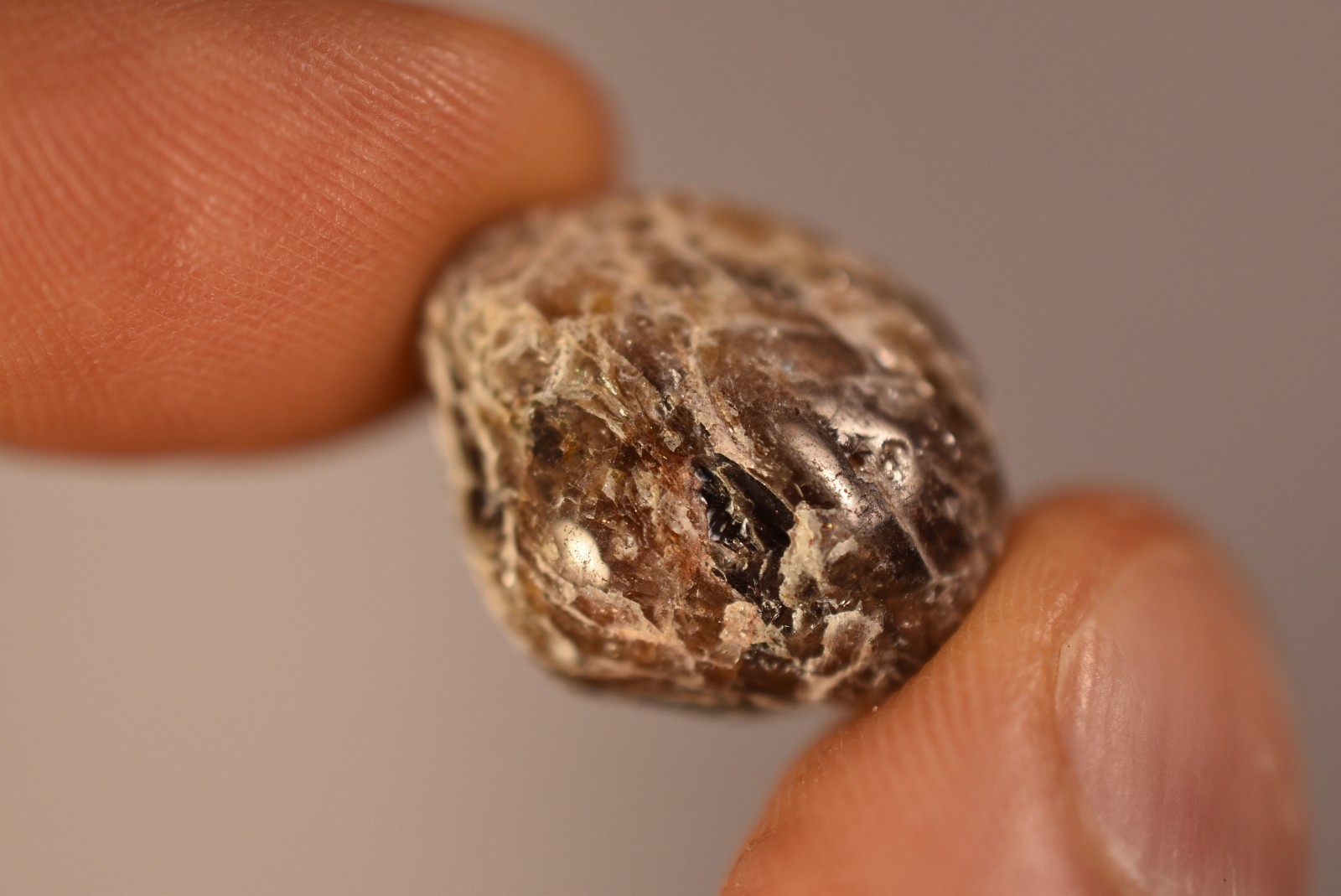 *AUSTRALIAN* ZIRCON Tumbled Stone 2cm 12g Natural Stone Harts Range