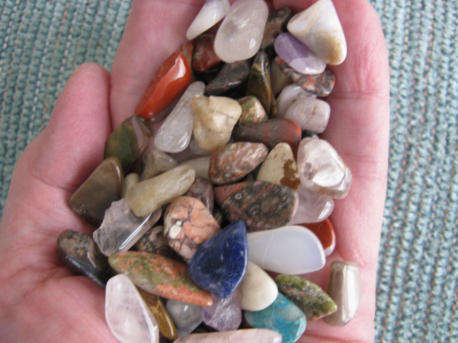 NEW NATURAL ASSORTED VARIETY SMALL 1/2″ SZ TO MEDIUM GEMSTONES & CRYSTALS–1LB